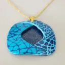 Collier carré bleus paillettes