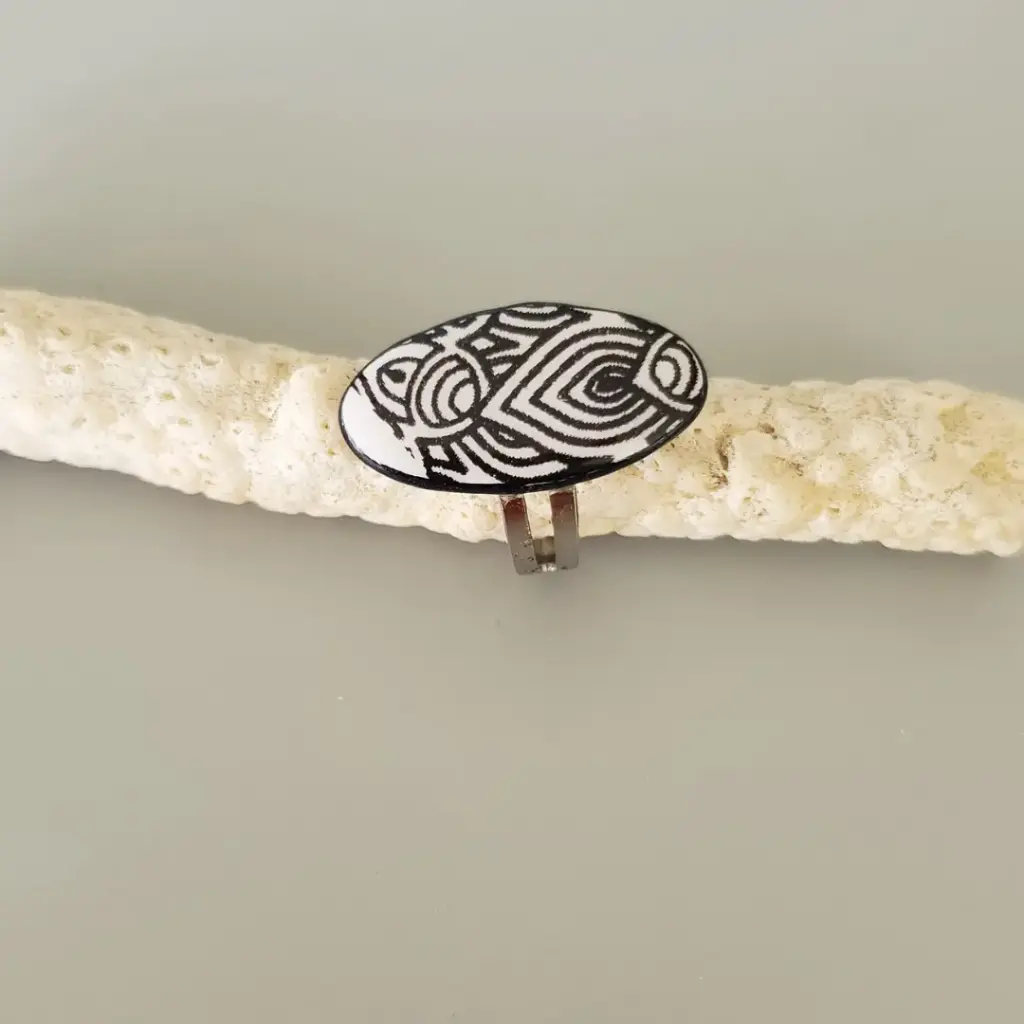 [BA0004] Bague ovale blanche et noire