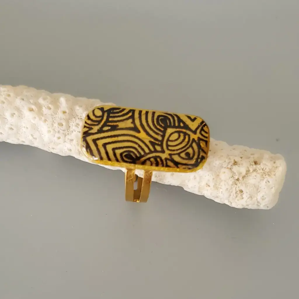 [BA0011] Bague rectangle dorée et noire