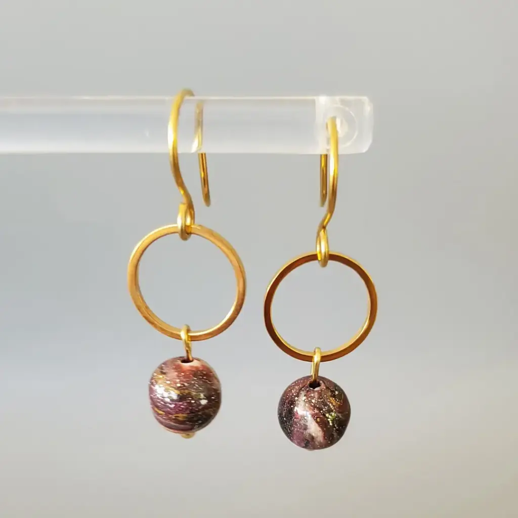 Boucles d'oreilles perles noire et cercle doré