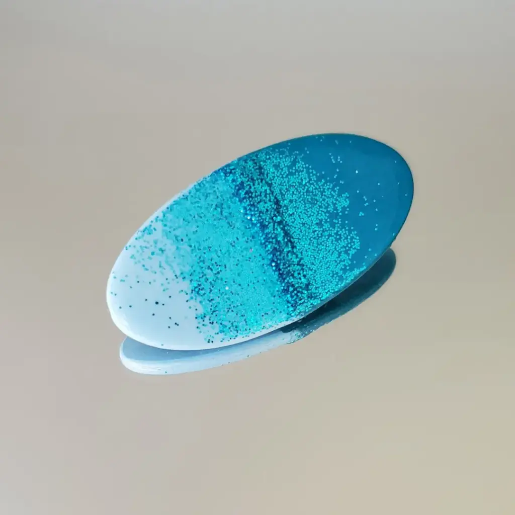 [BRO001] Broche bleue et blanche paillettes bleues