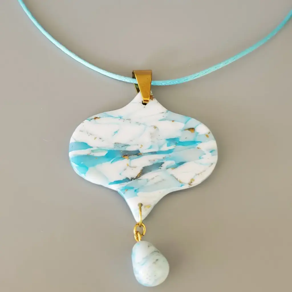 [COL00001] Collier turquoise claire et blanche avec perle