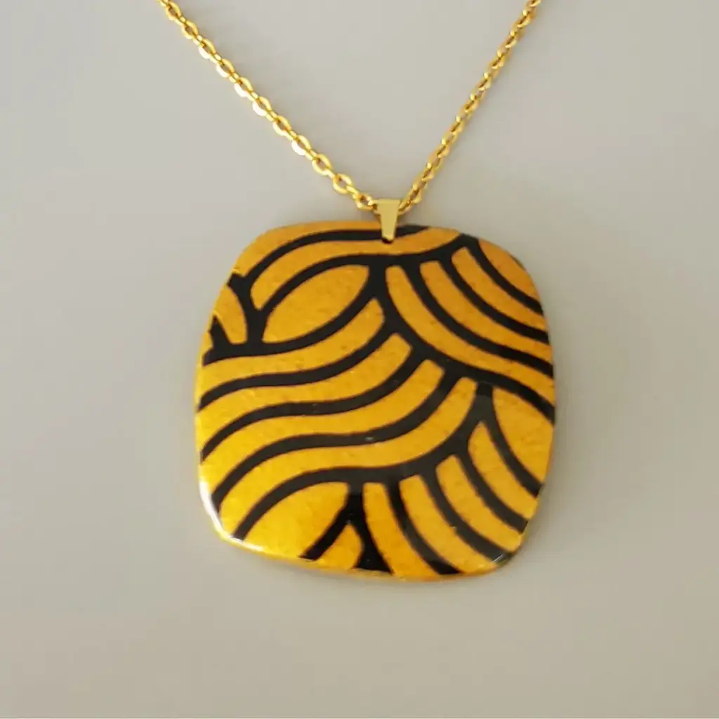 [COL00005] Collier carré noir doré